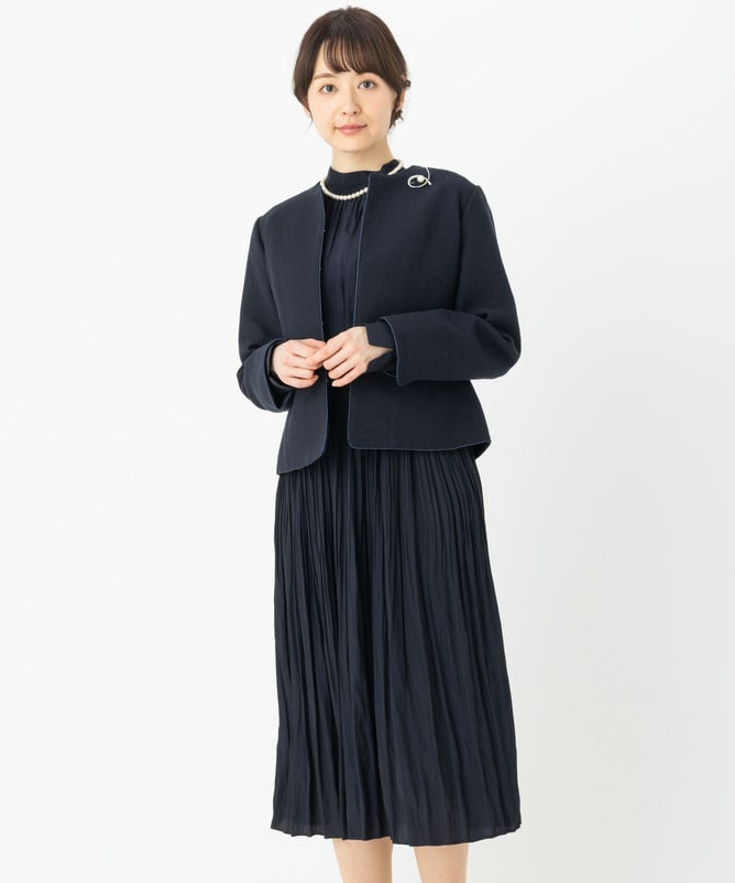 ネイビーのビーズ装飾クロップドトップとスカートセット STRAWBERRY-FIELDS 【プレミアムスーツ2点SET】ビーナスツイード