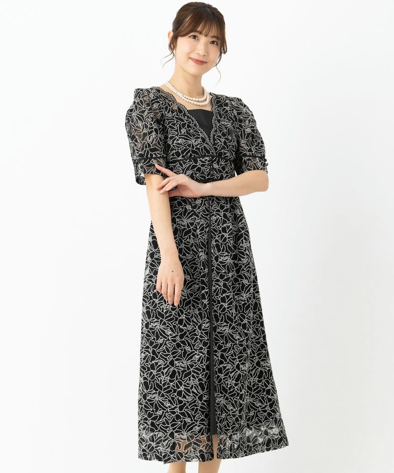 LilyBrown リリーブラウン カットワークサテンエンブロイダリードレス