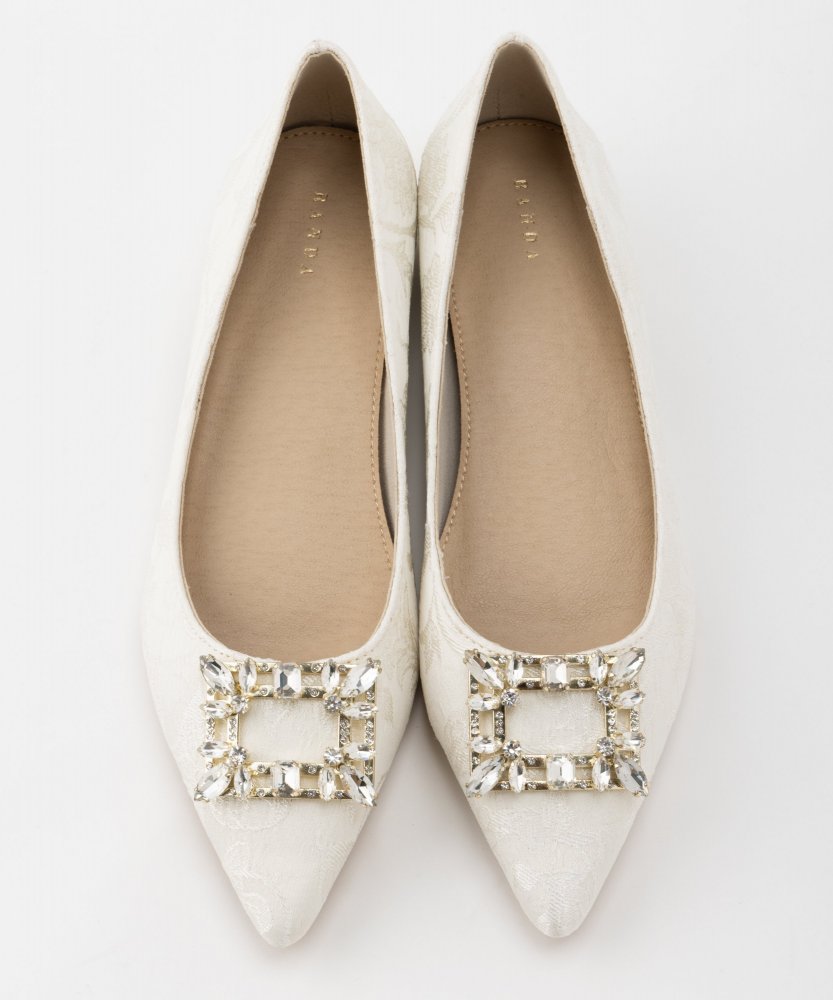 RANDA ランダ ビジューパーツフラットパンプス ホワイト系 x ベージュ