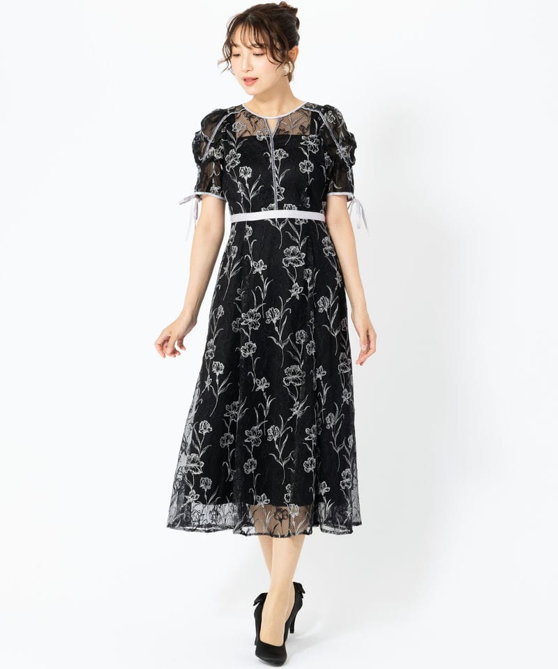LilyBrown リリーブラウン ラインフラワーエンブロイダリードレス