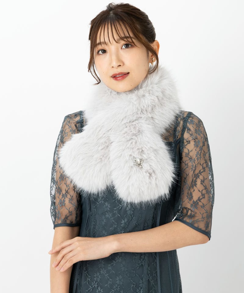 CELFORD セルフォード ビジューブローチ付きフェイクファーティペット
