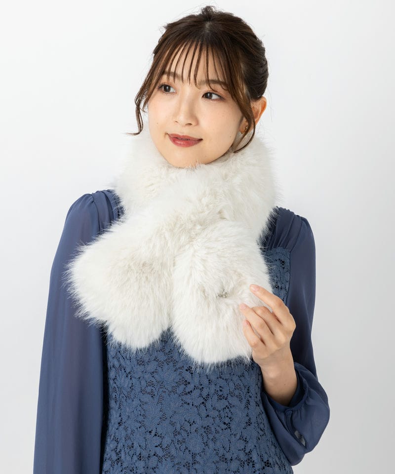 CELFORD セルフォード ビジューブローチ付きフェイクファーティペット