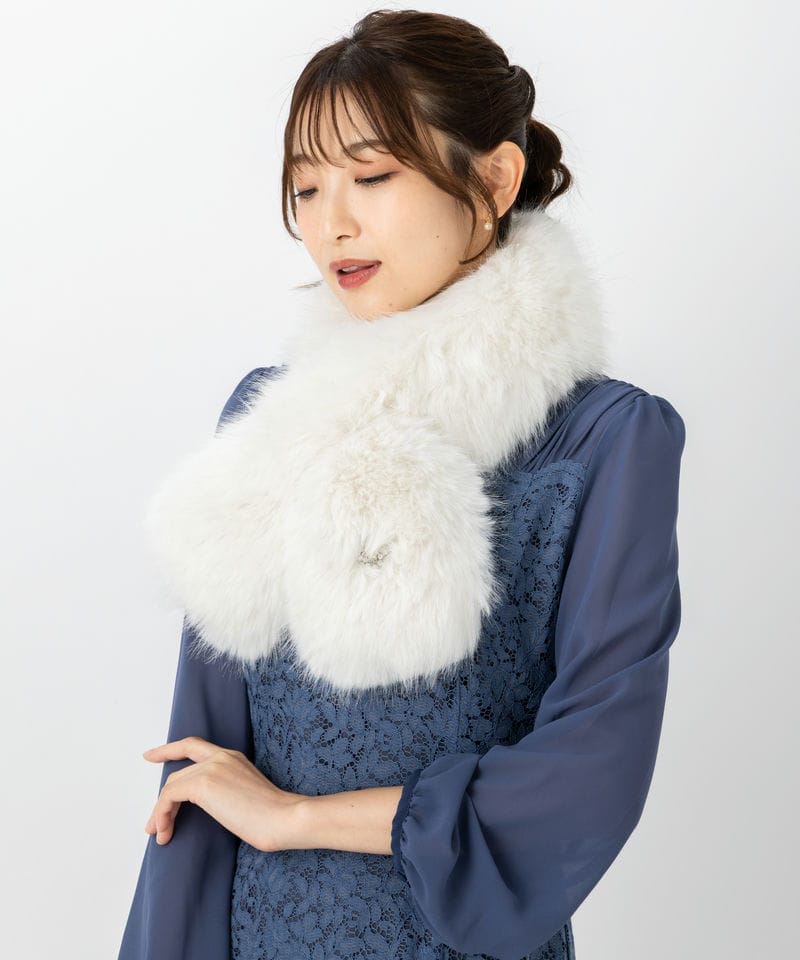 CELFORD セルフォード ビジューブローチ付きフェイクファーティペット
