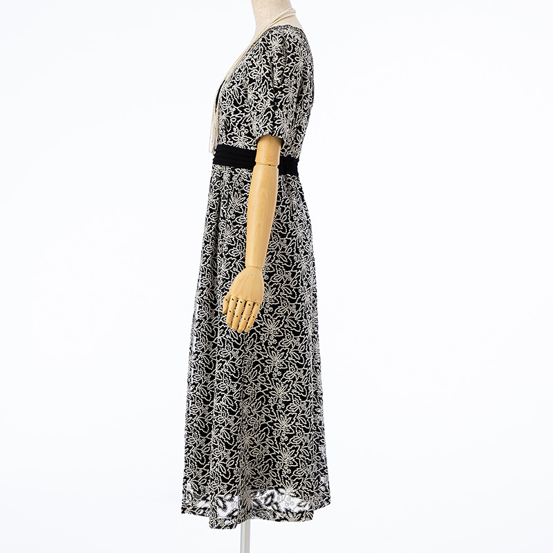 【美品】LILY BROWN リリーブラウン レイヤード刺繍チュールドレス 黒 LilyBrown リリーブラウン レイヤード刺繍チュールドレス ブラック系