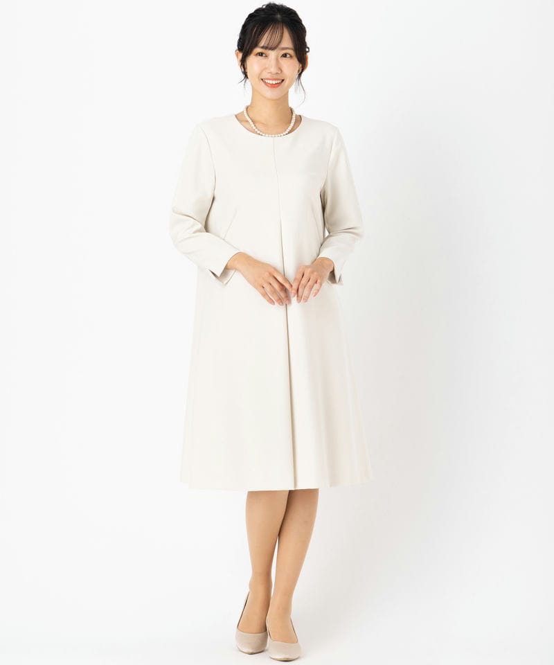 23区 センタータック入りワンピース その他 x ホワイト系 | 結婚式