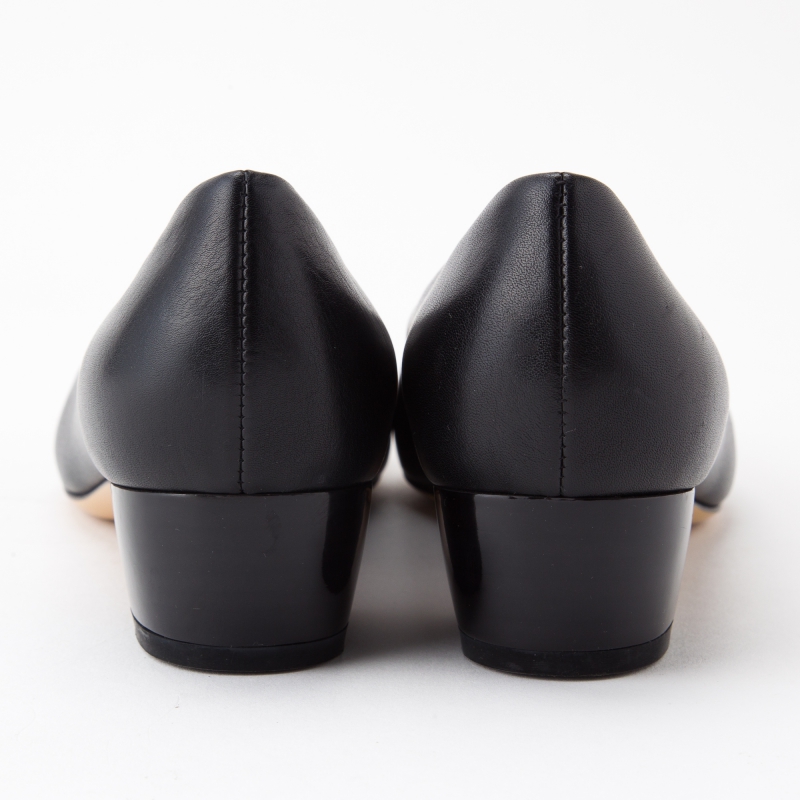 黒のレザーパンプス　Salvatore Ferragamo Salvatore Ferragamo フェラガモ レザーパンプス ブラック系 | 結婚式