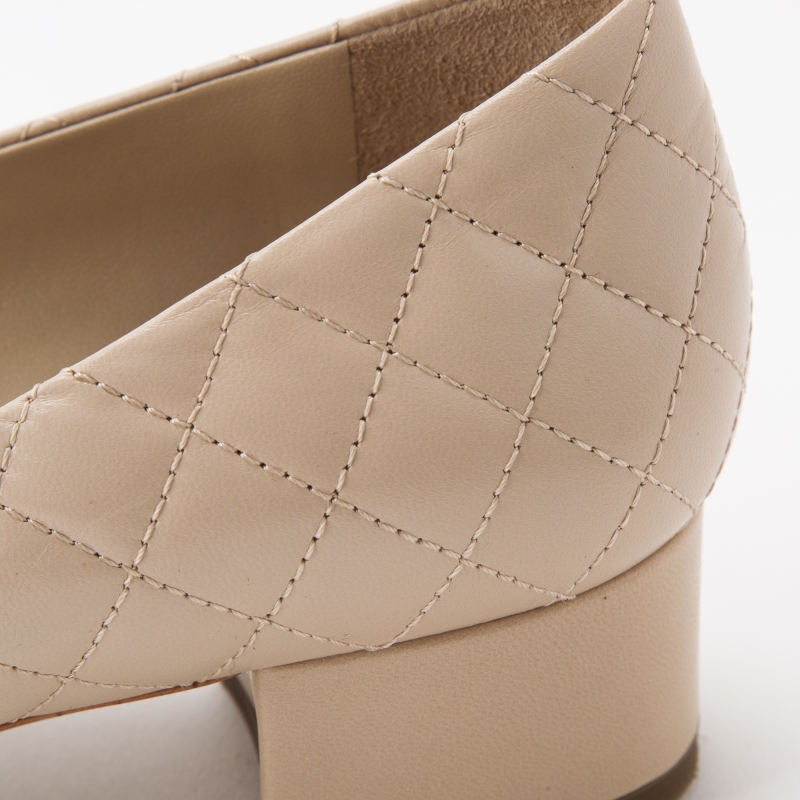 CHANEL シャネル レザーパンプス ベージュ系 | 結婚式パーティーの