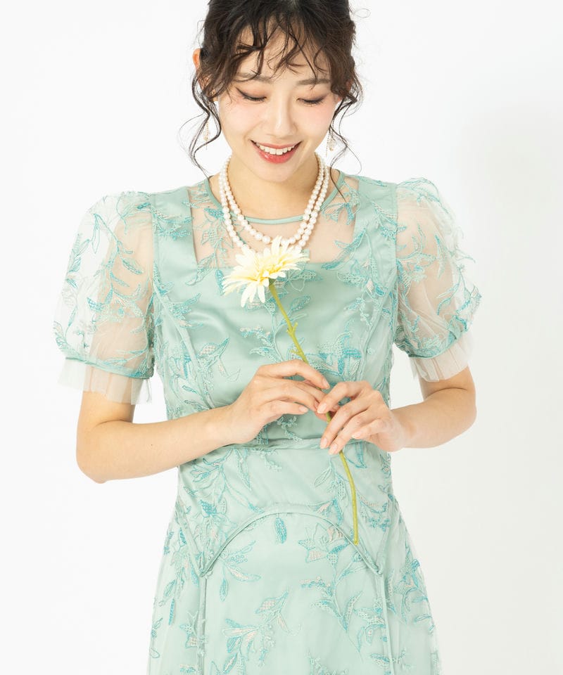 LilyBrown リリーブラウン ラインフラワーエンブロイダリードレス