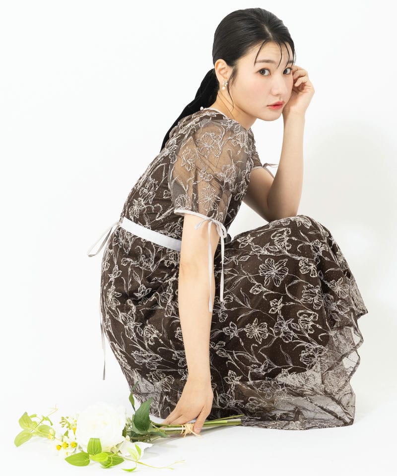 LilyBrown リリーブラウン ラインフラワーエンブロイダリードレス